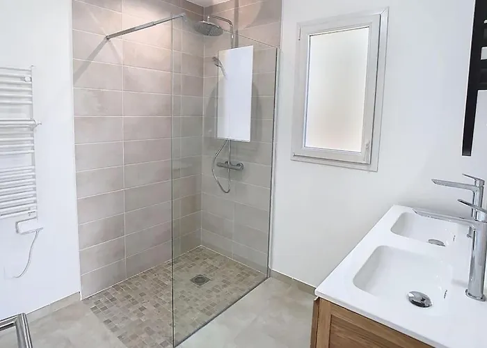 6 Personnes Proche Et Forêt *